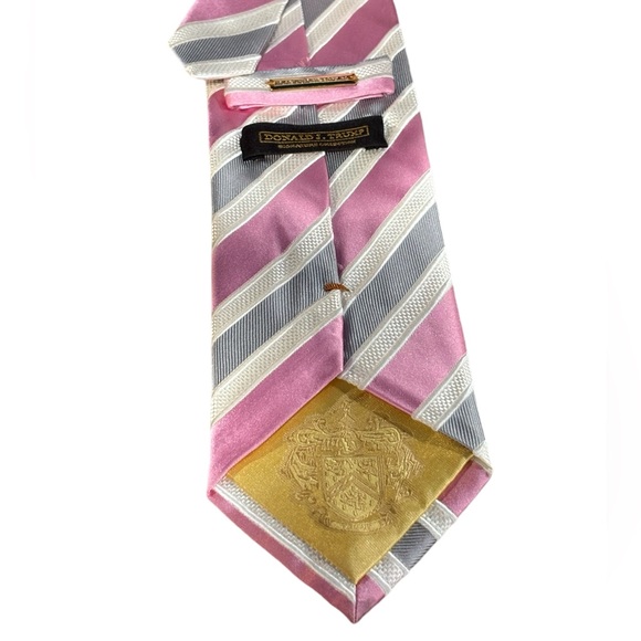 Donald J Trump Signature Collection 100% Silk Necktie - Picture 5 of 5